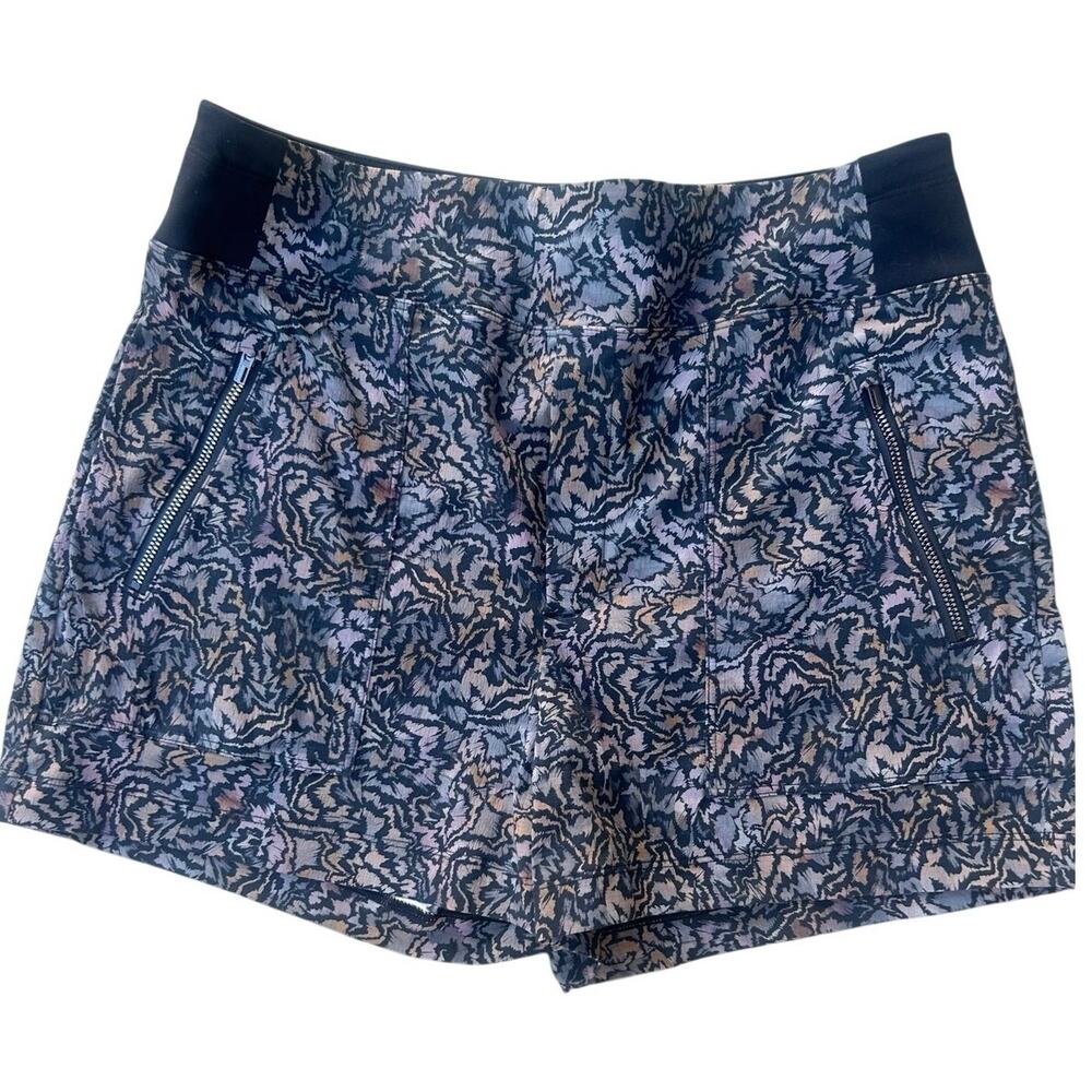 Athleta Women’s Size 8 Floral Print Shorts Black Zip Pockets Stretch Waist